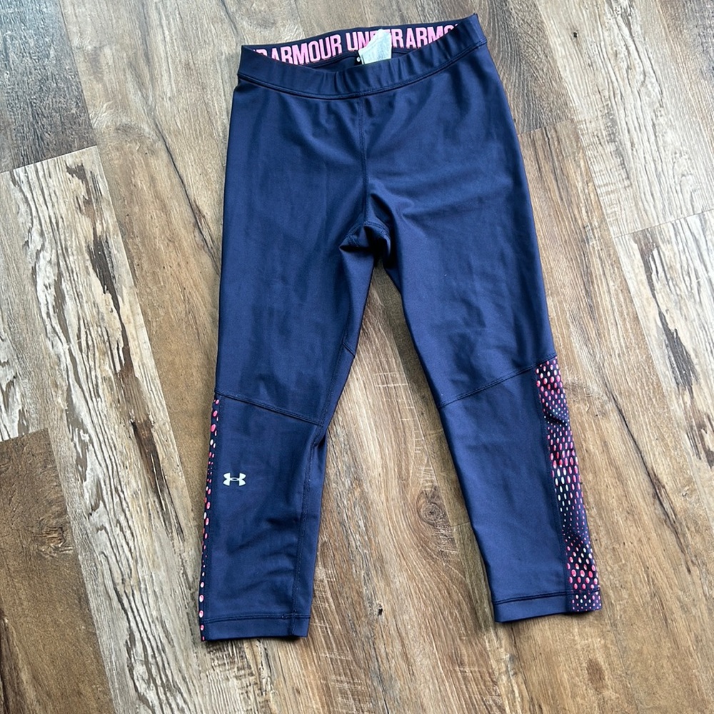 Navy Under armour capri legginngs